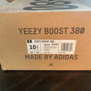 Yeezy Boost 380 Calcite Glow sz10.5